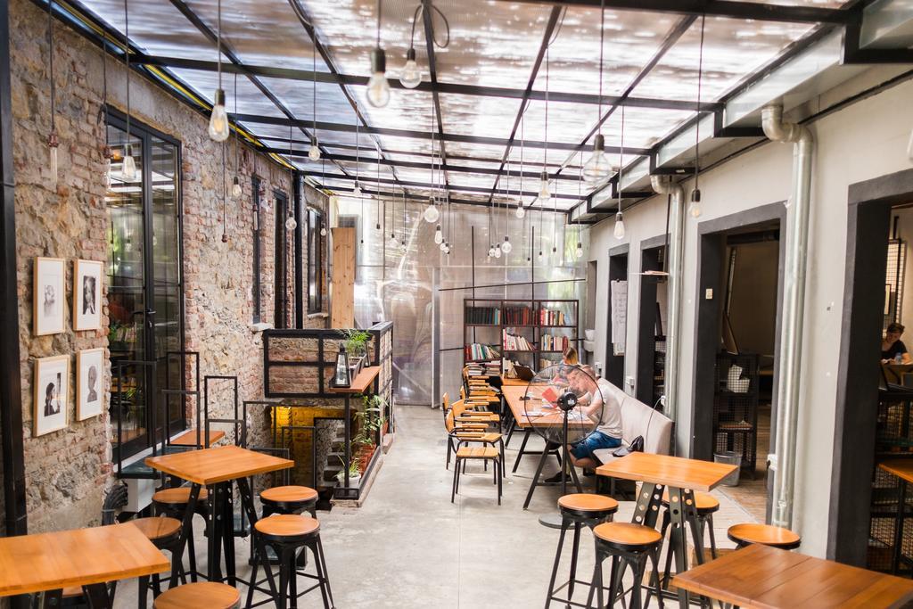 Destil Hostel Tirana Exterior photo