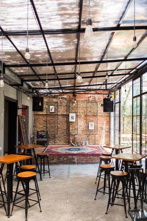 Destil Hostel Tirana Exterior photo